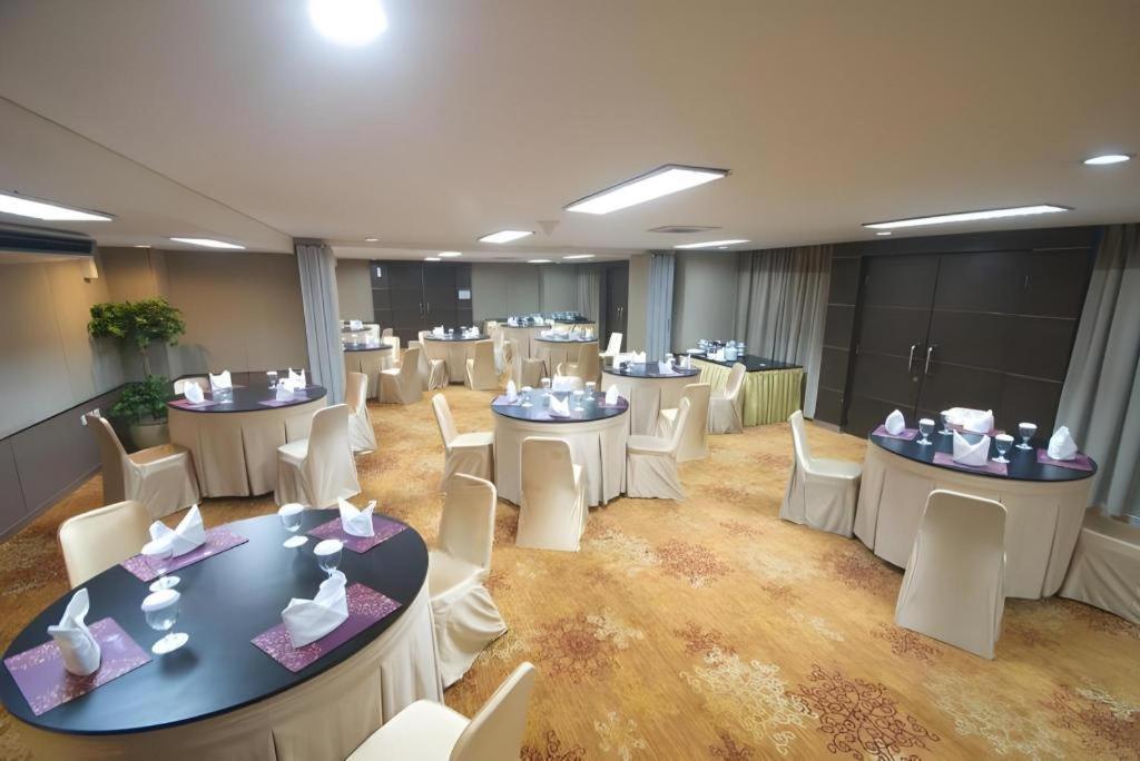 Sofyan Hotel Cut Meutia Jakarta Exterior foto